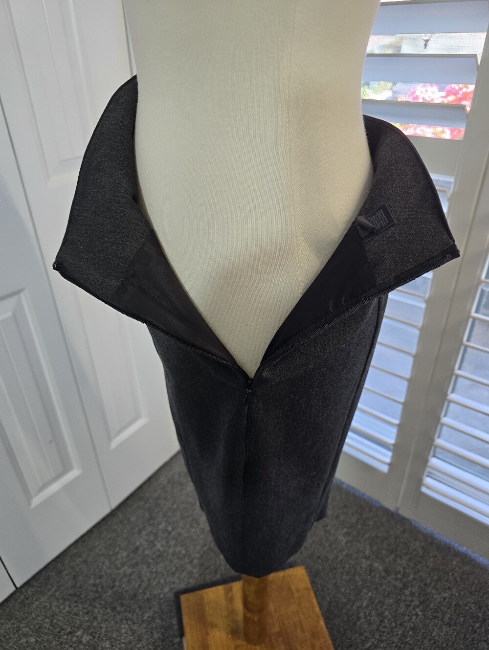 EXPRESS Charcoal Pencil Skirt W/Subtle Pocket Accents And Back Buckle Detail - Picture 6 of 9
